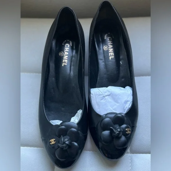 CHANEL Camellia Ballerina Flats – Chic Meets Comfort ✨ - Picture 2 of 8